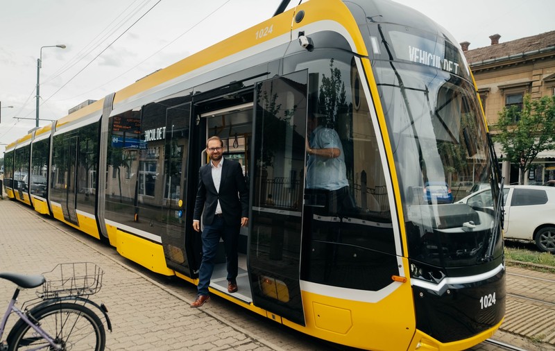 Timișoara s-a înnoit. A ajuns ultimul tramvai din lotul celor 17 comandate, anunță Dominic Fritz