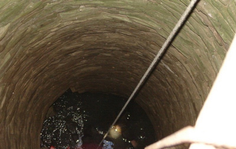 O femeie din Tulcea a fost salvată dintr-o fântână adâncă de 20 de metri
