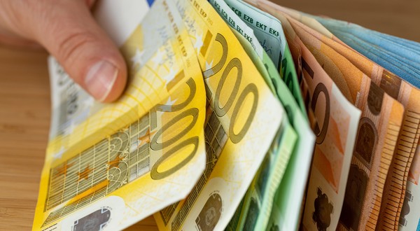 Mai multe bancnote de euro. Poză cu caracter ilustrativ. Foto: Shutterstock