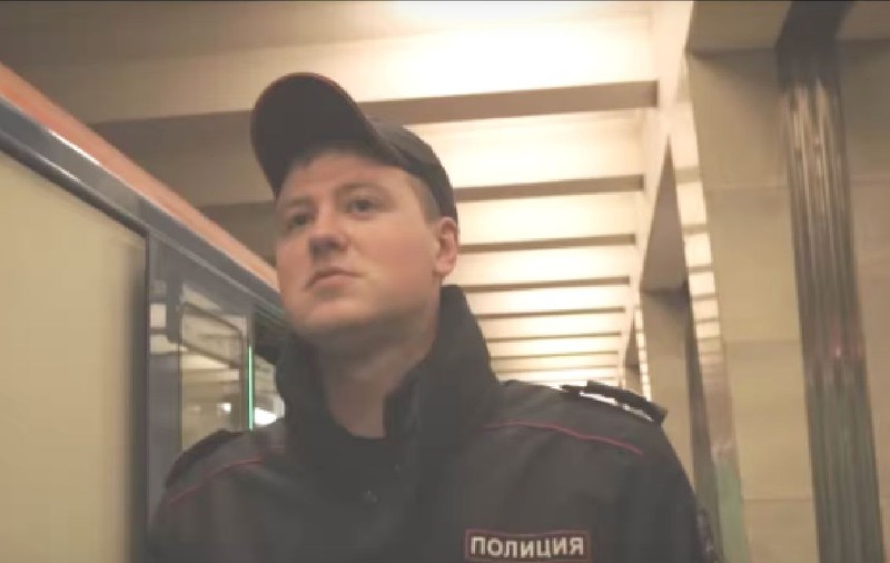 Polițist-rapper din Moscova dat afară din cauza unei melodii critice la adresa șefilor: „Subminează autoritatea organelor puterii executive”