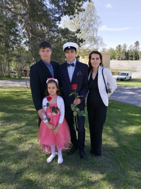 Alex și Elena Marcă, alături de copiii lor, Lavinius și Andreea