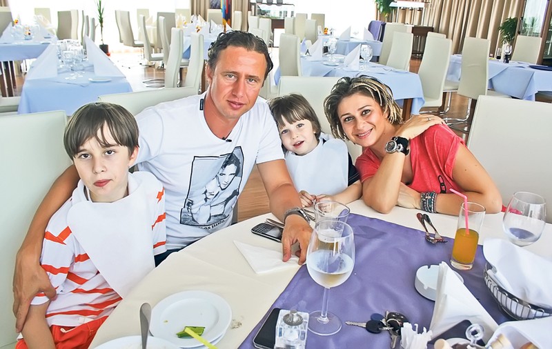 Laurenţiu Reghecampf a scăpat ieftin în procesul cu fosta soţie! Vezi cât plăteşte pensie alimentară pentru Luca, fiul lor