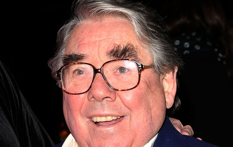 Actorul de comedie Ronnie Corbett a murit
