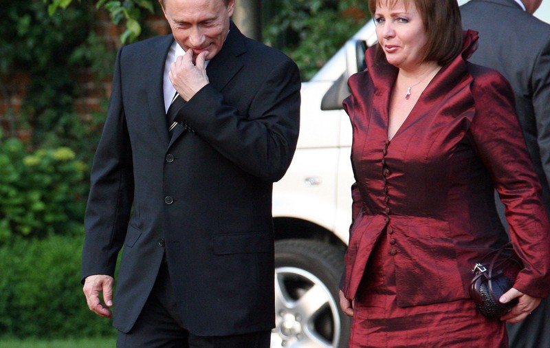 Cuibușorul de nebunii al lui Vladimir Putin: „Când familia subordonatului său nu era acasă, își aducea amanta acolo. Până a fost prins de Liudmila!”
