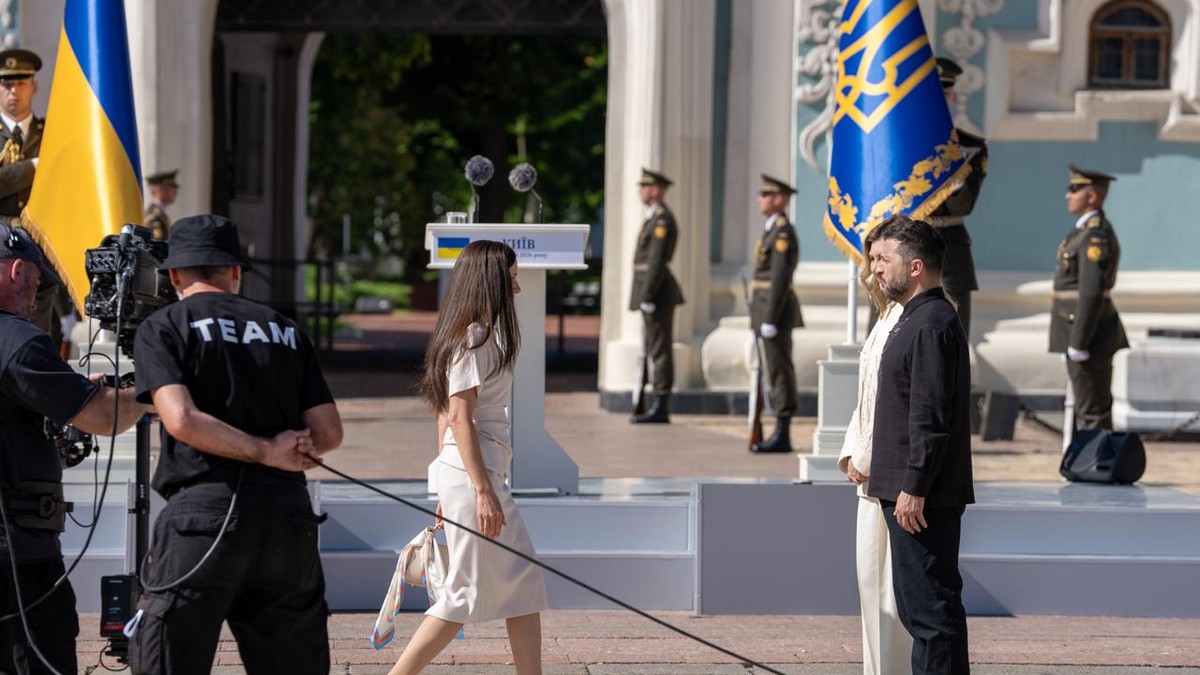 Mirabela Grădinaru, întâmpinată la evenimentele de Ziua Independenței Ucrainei de către Volodimir Zelenski și soția sa Olena Zelenska Foto Administrația Prezidențială
