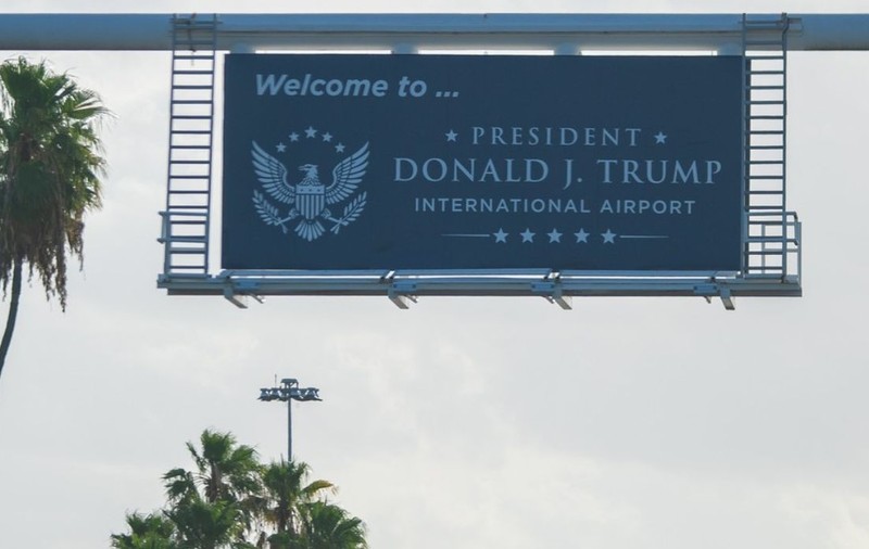 Aeroportul care îi poartă numele lui Donald Trump, boicotat de călători: o companie aeriană le permite să-și schimbe biletele