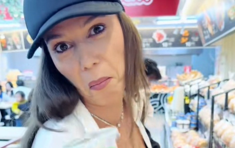Ce alimente „ciudate” mănâncă Irina Fodor la Asia Express 2025: „Par radioactive”. Le-a cumpărat din supermarket, în Vietnam