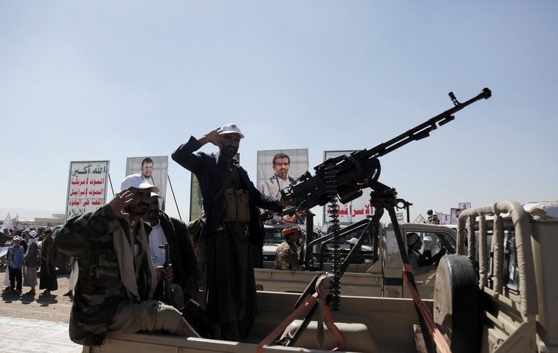 Rebelii houthi amenință că extind către Oceanul Indian atacurile asupra navelor comerciale