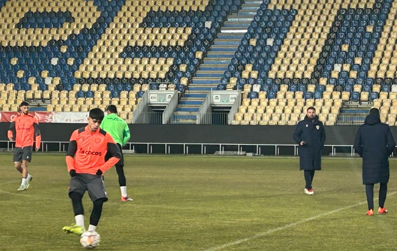 Adrian Mutu, primul antrenament la Ploiești de la preluarea echipei. 200 de oameni au venit să-l aplaude pe noul antrenor