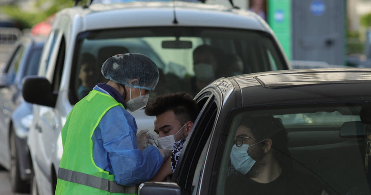 Centrul de vaccinare drive-thru din Piața Constituției Foto: Vlad Chirea