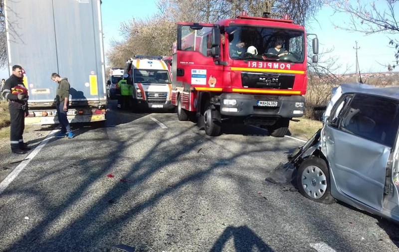 Trei oameni au murit și alți trei au fost răniți, în două accidente grave