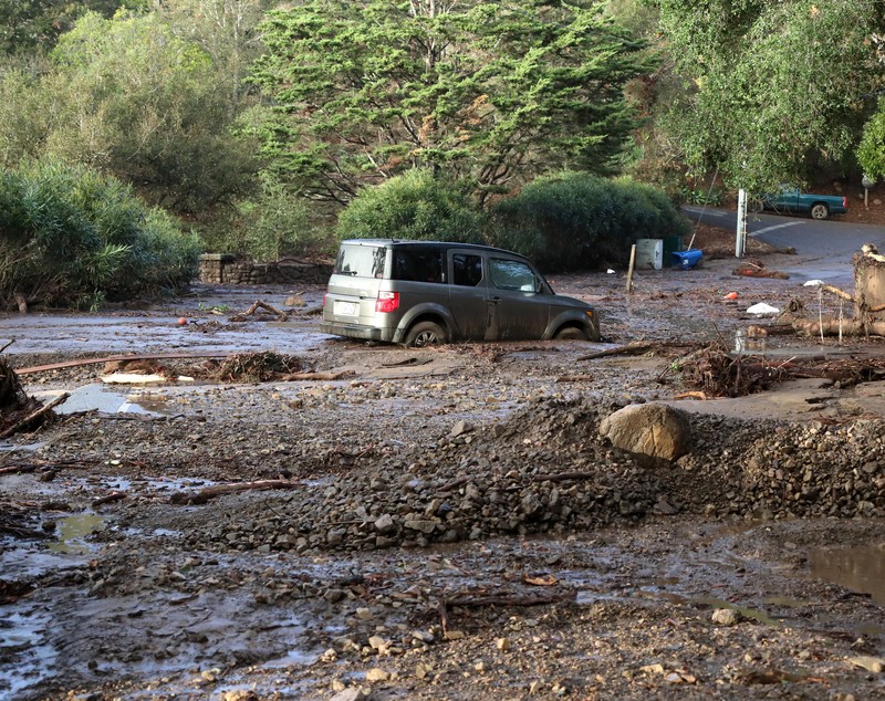 Alunecări de teren devastatoare în California: 13 oameni au murit și peste 20 sunt dați dispăruți