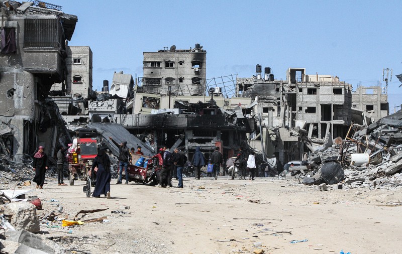 Emiratele Arabe Unite, prima țară străină care anunţă livrarea de ajutoare la Khan Younis. Familiile strămutate se întorc în orașul devastat din Fâșia Gaza