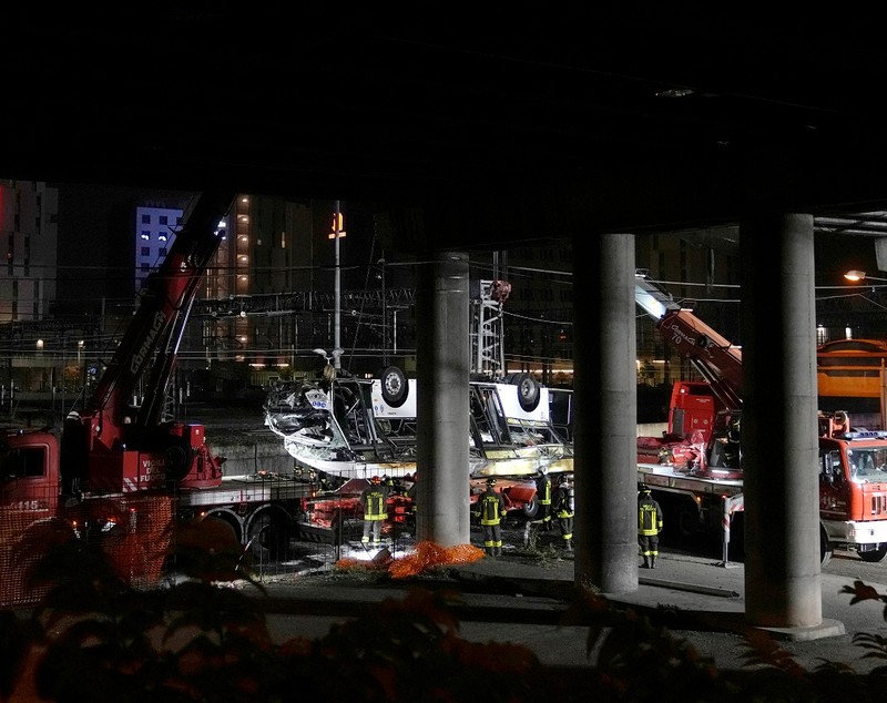 Tragedia din Veneția, surprinsă de camere. Momentul în care autocarul cu zeci de oameni cade de pe pod