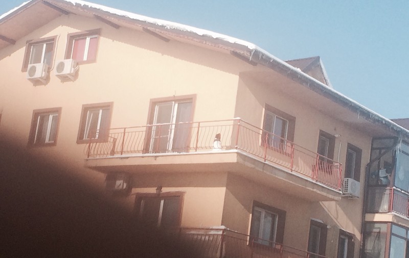 Ce ŞI-AU CONSTRUIT nişte bucureşteni ÎN BALCON?! Aşa ceva NU CREDEAI că ai să vezi! FOTO