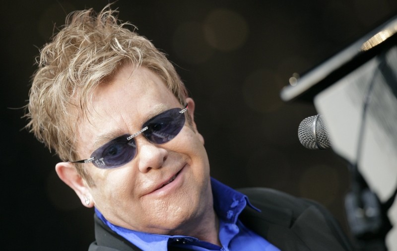 Lui Elton John i se cere să nu cânte în Israel