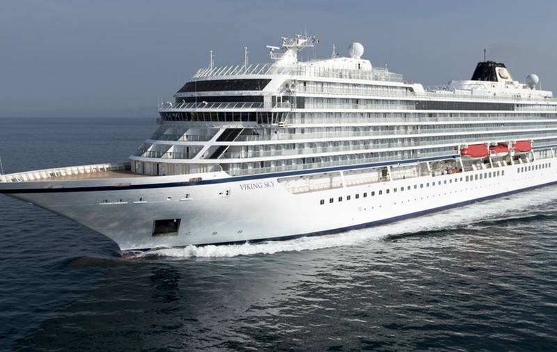 O navă de croazieră cu 1.300 de pasageri la bord se află în derivă, în Norvegia. "Probleme la motor în condiţii meteo dificile"