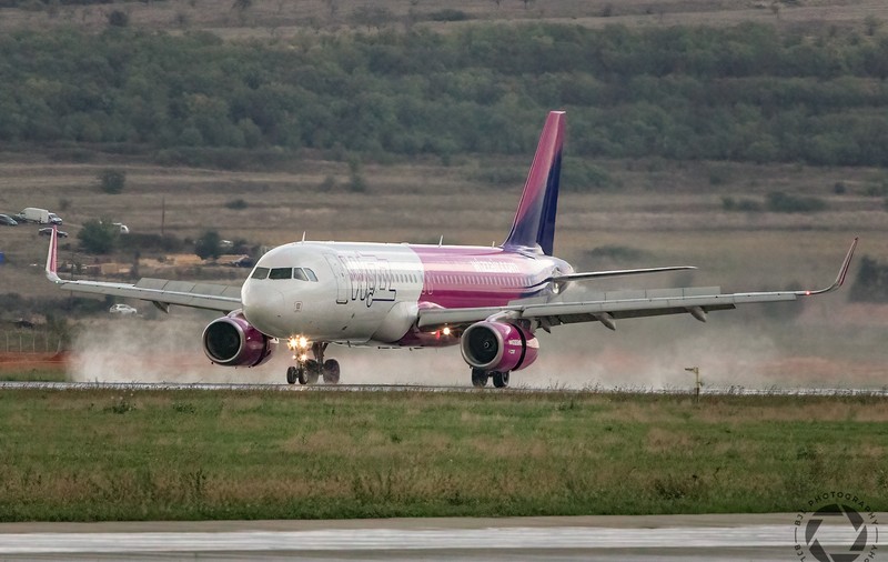 Turiștii Wizz Air, induși în eroare de un e-mail. Compania low-cost cere scuze