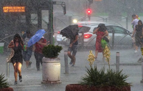 Prognoza meteo AccuWeather pe 7 zile: val de ploi, furtuni și răcire bruscă în România