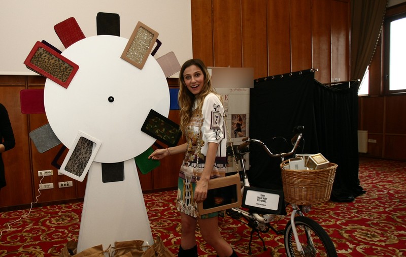 Dana Rogoz S-A FĂCUT VÂNZĂTOARE de weekend | FOTO