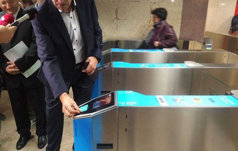 Defecțiune la turnicheții de la metrou, călătorii intră fără să plătească: „Sunt probleme la serverele din Viena”