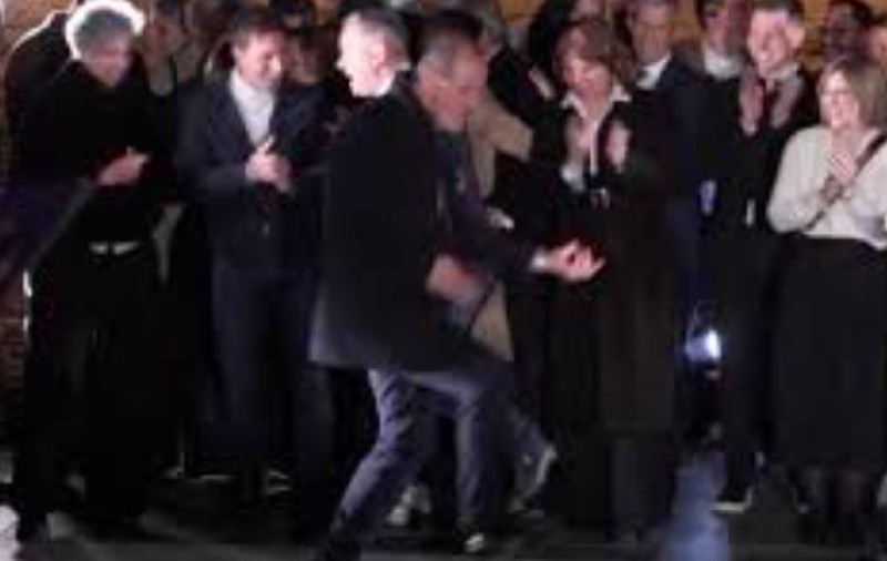 Dansatorul lui Peter Magyar este ministrul sănătății: „Chirurgul ortoped à la Michael Jackson, cu accente de rocker”