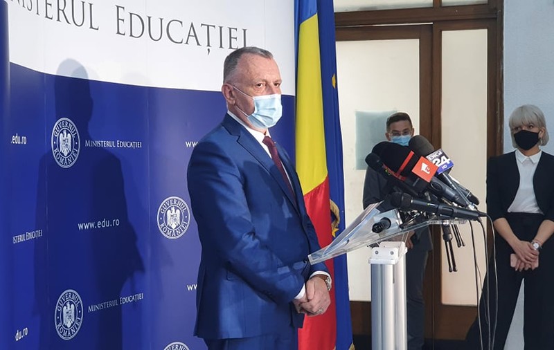 Masca de protecție rămâne obligatorie în școli, anunță ministrul Sănătății