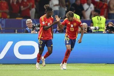 Spain's Nico Williams cheers after his 1-0 match with (19) Spain's Lamine Yamal at the UEFA Euro 2024 final Spain vs England in Berlin UEFA EURO 2024: Finale Spain vs England in Berlin, Germany - 14 Jul 2024,Image: 889708820, License: Rights-managed, Restrictions: , Model Release: no