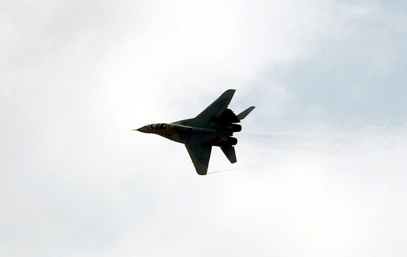 Un MIG-21 al Armatei s-a prăbușit în Mureș. Pilotul, transferat la Spitalul Militar București, are probleme la coloană