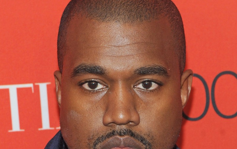 Kanye West se tunde în fiecare zi. Câți bani îi dă frizerului