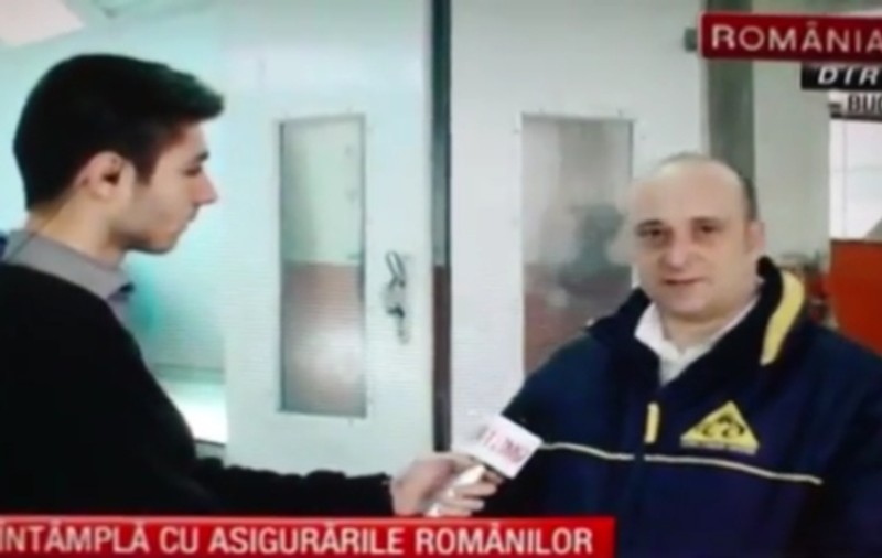 SE BÂLBÂIE ÎN DIRECT ŞI ÎNJURĂ DE MAMA FOCULUI! Uite prin ce trece un patron de service | VIDEO