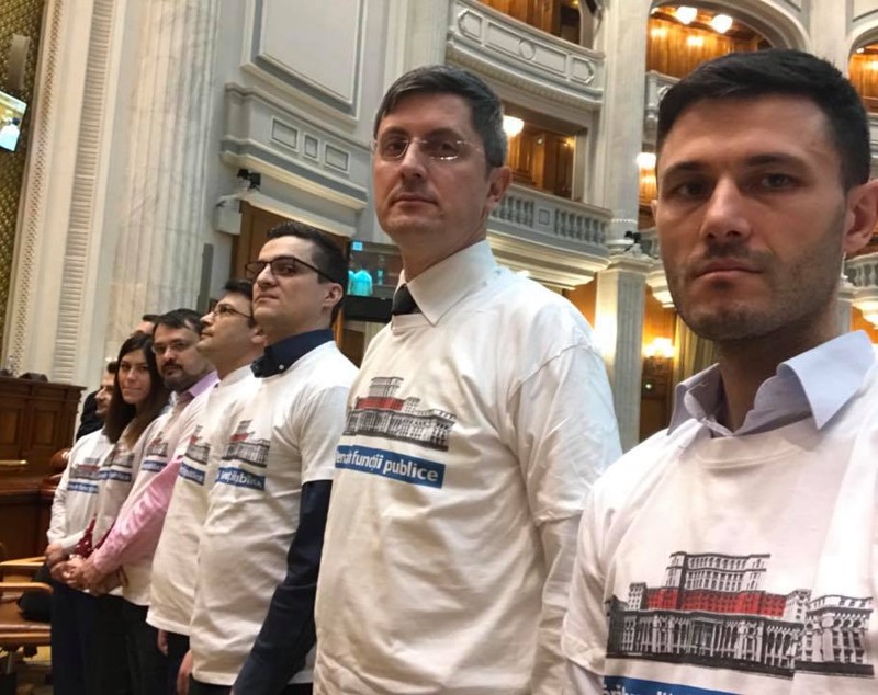 UPDATE. Legile justiției au fost votate în Camera Deputaților; USR, protest cu tricouri inscripționate #farapenali (FOTO /VIDEO)