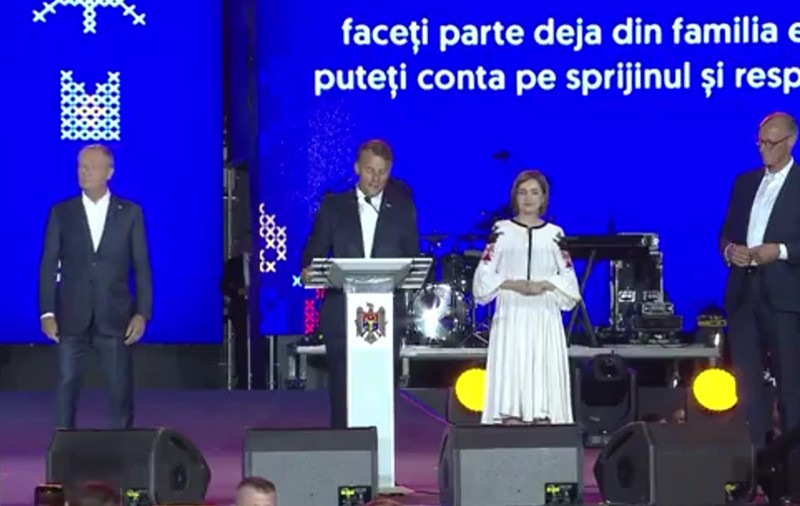 Emmanuel Macron și Donald Tusk au vorbit în română în fața mulțimii din Piața Marii Adunări Naționale din Chișinău. Ce le-au transmis moldovenilor | VIDEO