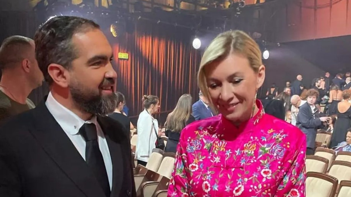 Preotul Ciprian Mega, alături de Maria Zaharova, purtătoarea de cuvânt a MAE din Rusia