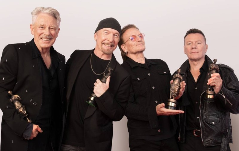 U2 a lansat „Easter Lily”, un EP despre credință, prietenie și speranță. Bono anunță că trupa lucrează deja la un nou album