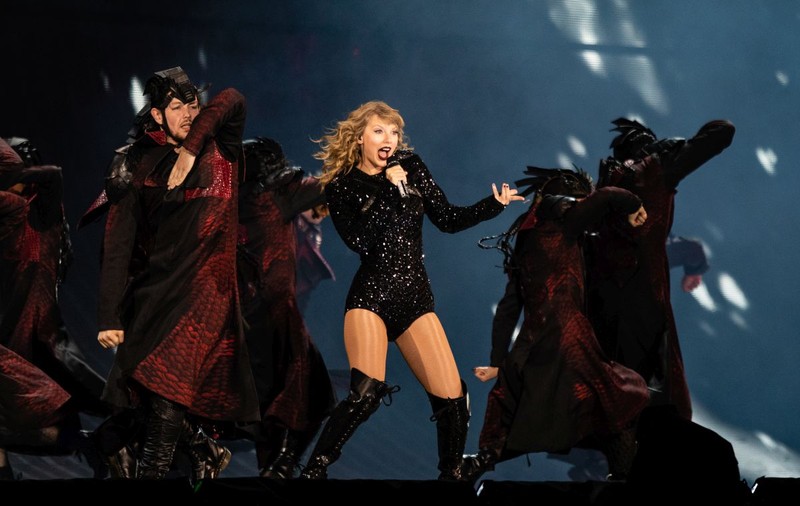 Topul Forbes al celor mai bine plătiți artiști din lume în 2019. Taylor Swift se clasează pe primul loc