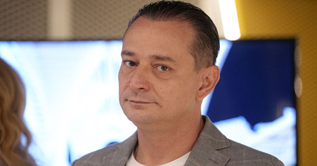 Primarul sectorului 4, Daniel Băluță, participă la o conferință de presă organizată de primăria Sectorului 4, cu ocazia încheierii lucrărilor la pasajului pietonal subteran Eroii Revoluției, în București, 5 iunie 2024.
