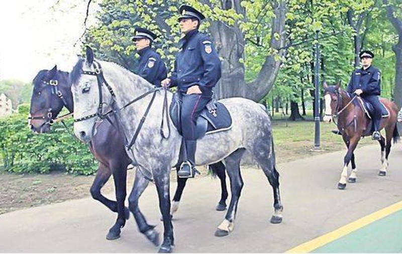Revin PATRULELE CĂLARE în Capitală
