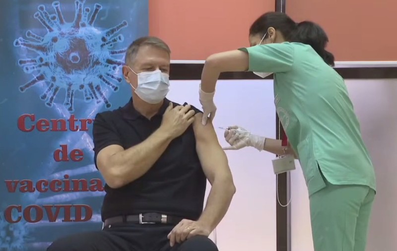 Klaus Iohannis a anunțat că a fost vaccinat cu doza 3: „Da, mi-am făcut”