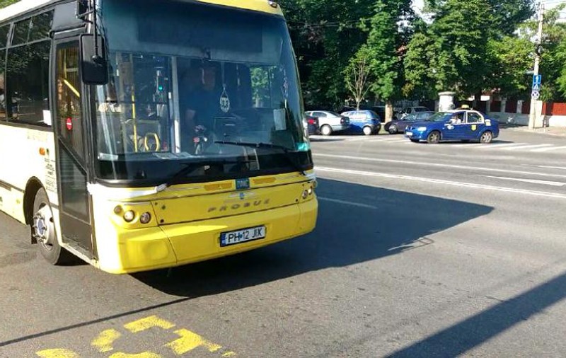 Cazul incredibil al tinerei care a căzut din autobuzul în mers. Geamul fusese schimbat anul trecut, după un accident