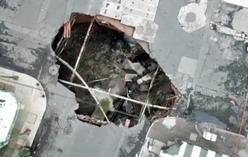 VIDEO | Un crater uriaș s-a format în centrul capitalei Mexicului  din cauza ploilor torențiale