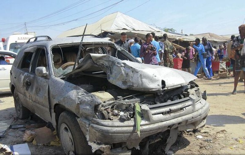 Cel puțin 39 de morți într-un atac sinucigaș cu mașină-capcană în Somalia
