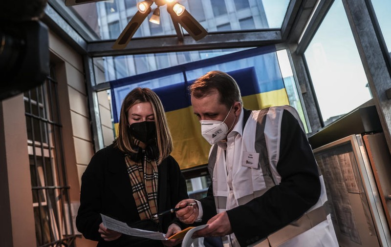 OMS: Țările europene au ridicat prea brusc restricțiile anti-COVID-19