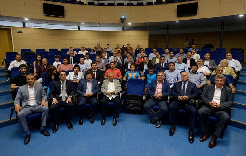 FRF a dat diplome pe bandă rulantă. La ce bun, dacă în Liga I merge şi fără? / GALERIE FOTO