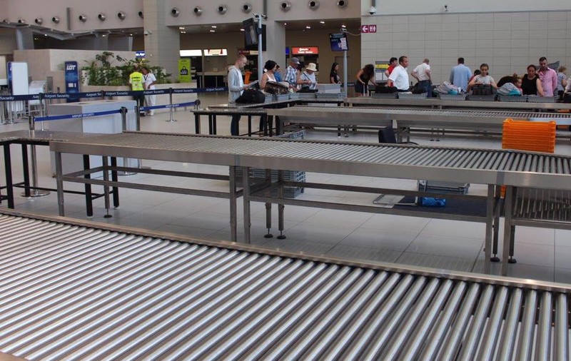 Un român, reținut pe Aeroportul Otopeni după ce a luat bagajul de cală al unui pasager turc