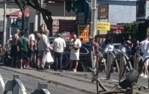 Incident rutier pe Șoseaua Colentina! O mașină a ajuns pe linia tramvaiului 21