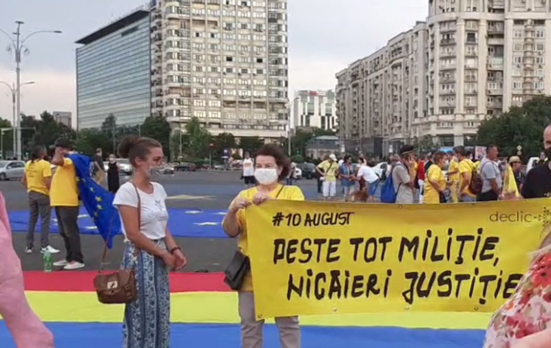 150 de persoane au participat la protestul din Piața Victoriei față de tergiversarea dosarului „10 august”: „Peste tot miliție, nicăieri justiție!”