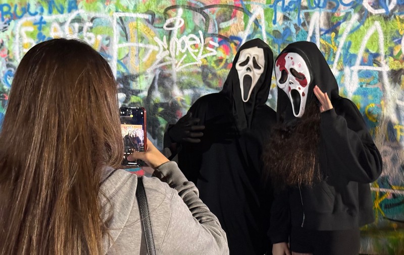 De la autobuzul bântuit la cripta întunecată. Care sunt cele mai înfricoșătoare atracții de la West Side Hallo Fest