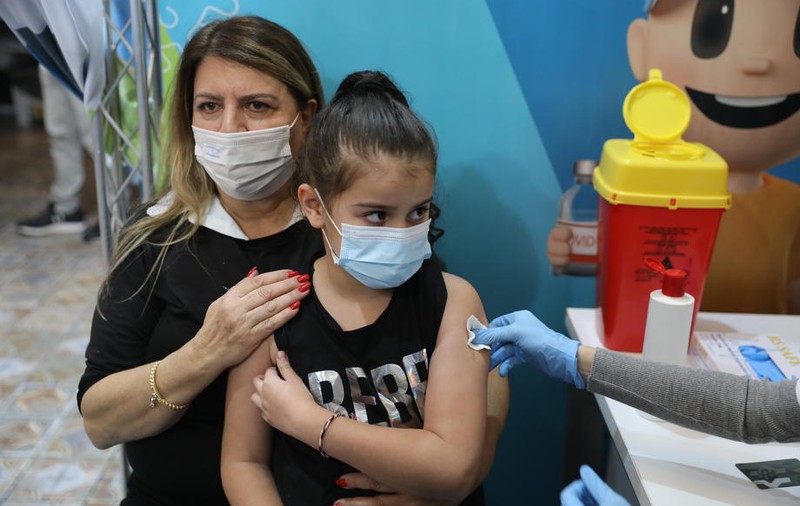 „Alegerea de a nu vaccina copilul va pune întotdeauna bunicul la risc”. Îndemnul unui pediatru privind vaccinarea copiilor sub 12 ani