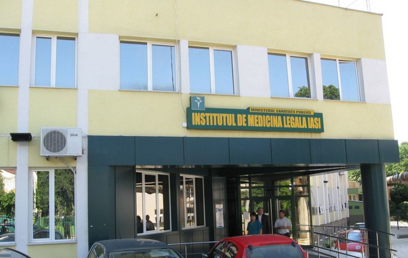 Legiştii au stabilit cauzele morţii bebeluşului de 6 luni din Iași, despre care s-a spus că a fost sufocat din greșeală de mama lui